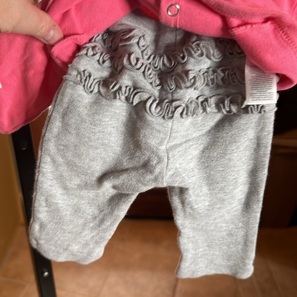 Carter's Little Layette 3 Piece Set Cardigan Pants Onesie Size 3 Mths - Picture 5 of 9